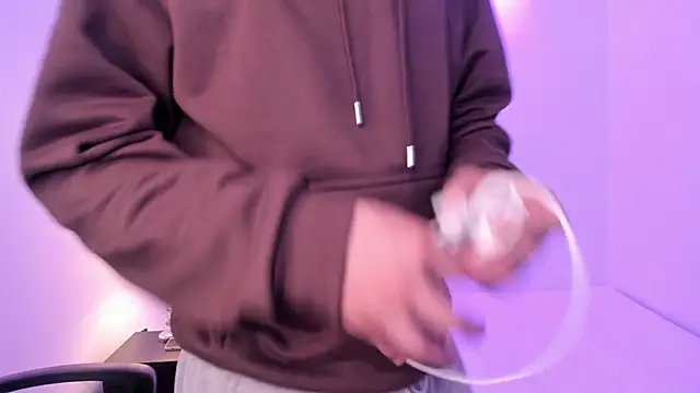 Tomy Rox online show from December 1, 2025, 8:32 pm