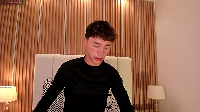 Snapshot of Tomy_Rox chatting on February 8, 2026, 5:43 pm Tomy Rox online show from February 8, 2026, 5:43 pm