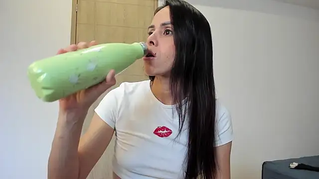 Vera Fernandez online show from October 29, 2025, 10:20 pm