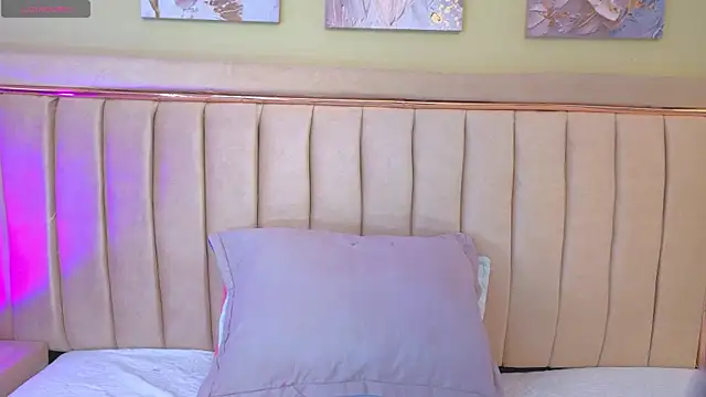 sophiia grey 1 online show from October 3, 2025, 8:43 pm