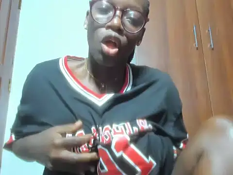 Snapshot of afro_pop chatting on January 27, 2025, 12:33 am afro pop online show from January 27, 2025, 12:33 am