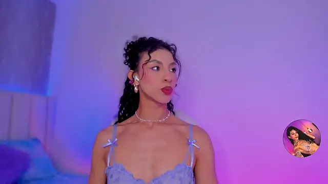 MiissCharlotte online show from November 12, 2025, 1:32 am