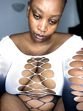 MsWhiteChocolatte online show from November 23, 2025, 9:19 am