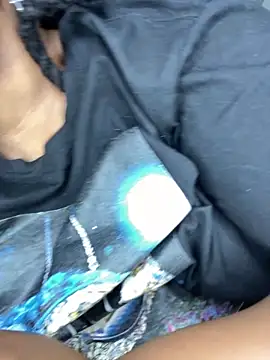 MsWhiteChocolatte online show from December 19, 2025, 4:31 pm