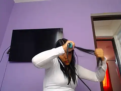 Laura martin  online show from October 22, 2025, 3:44 pm