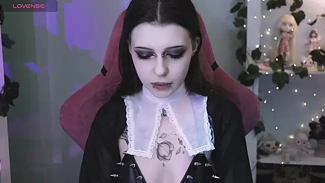 Snapshot of prettybones chatting on May 4, 2026, 10:12 pm prettybones online show from May 4, 2026, 10:12 pm