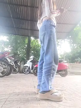 -Almira- online show from November 21, 2025, 3:05 am