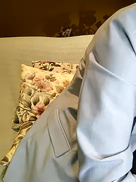 Melody87 online show from November 17, 2025, 8:13 pm