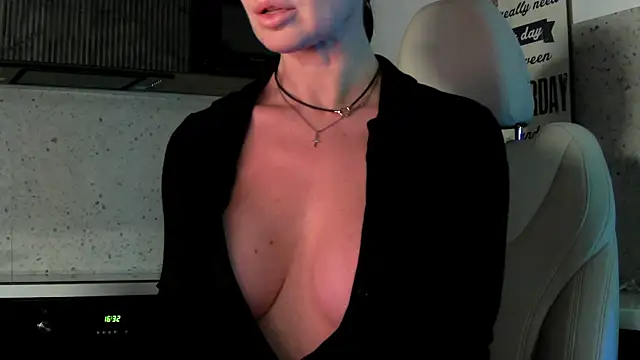 Snapshot of Mashulya29 chatting on February 6, 2026, 5:47 am Mashulya29 online show from February 6, 2026, 5:47 am