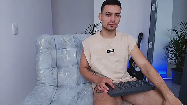 Aron-santoro online show from October 29, 2025, 2:49 pm