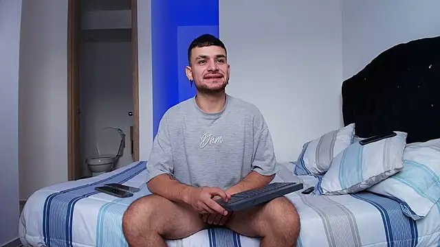 Aron-santoro online show from November 27, 2025, 2:06 pm