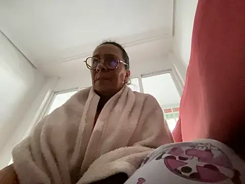 Snapshot of sweeviolet chatting on January 11, 2025, 8:43 am sweeviolet online show from January 11, 2025, 8:43 am