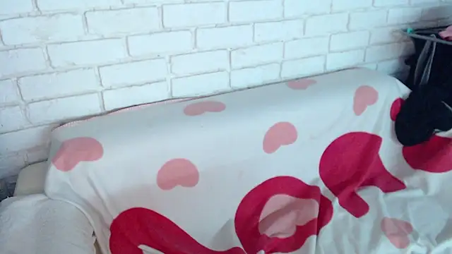 Crazyy girl  online show from March 15, 2026, 6:48 pm