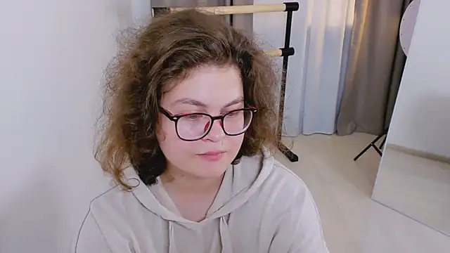 Sashy Way online show from September 15, 2025, 9:26 pm