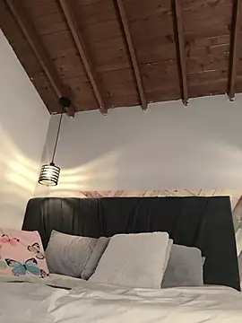 Snapshot of EmmilyBrant chatting on February 18, 2026, 12:41 am EmmilyBrant online show from February 18, 2026, 12:41 am