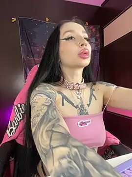 Molly  Moon online show from November 11, 2025, 3:12 am