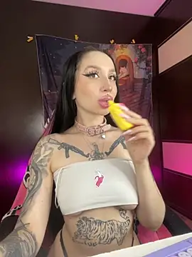 Molly  Moon online show from November 24, 2025, 2:22 am