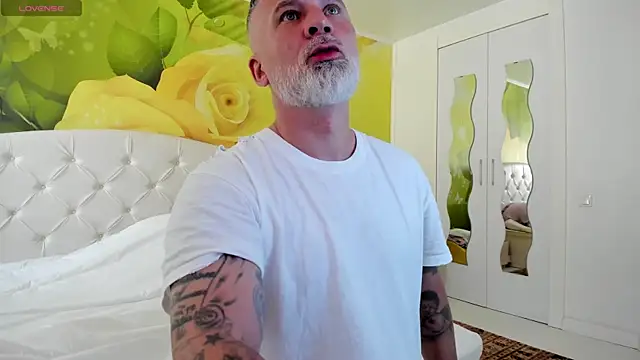 BlowMyXXL online show from April 7, 2026, 2:19 pm