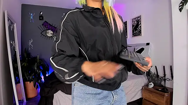 Raven Witch  online show from October 3, 2025, 9:27 pm