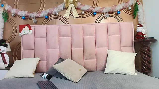 emmily keller19 online show from December 19, 2025, 1:35 pm