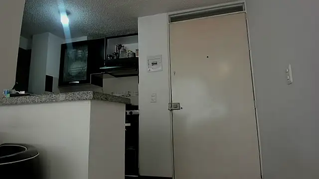 lauramcdowell1 online show from November 20, 2025, 3:23 pm