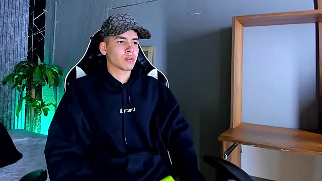 Mike 0233  online show from March 18, 2025, 3:23 am