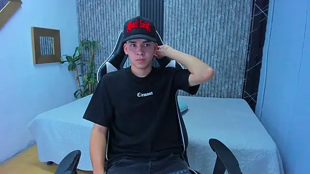 Mike 0233  online show from November 1, 2025, 4:41 am