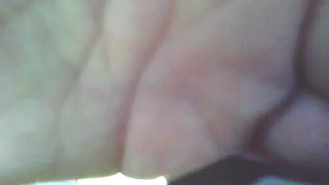 carolinesampaio online show from November 3, 2025, 2:42 pm