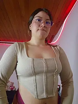 juli05star20 online show from April 12, 2026, 12:03 am