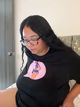 Snapshot of XMara chatting on February 2, 2026, 5:01 pm XMara online show from February 2, 2026, 5:01 pm