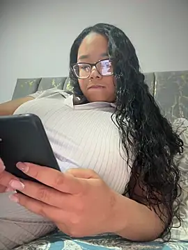 XMara online show from November 25, 2025, 5:57 pm