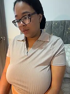 Snapshot of XMara chatting on February 23, 2026, 4:07 pm XMara online show from February 23, 2026, 4:07 pm