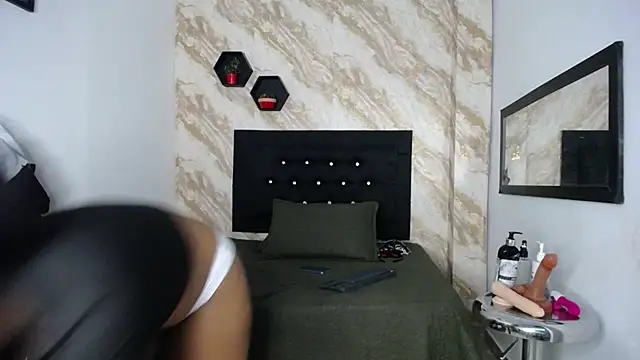 issa  love online show from June 4, 2026, 12:43 pm