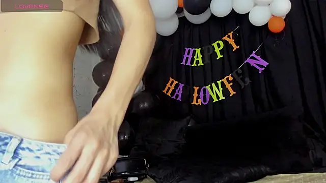 CloeRodriguez online show from November 3, 2025, 2:17 am