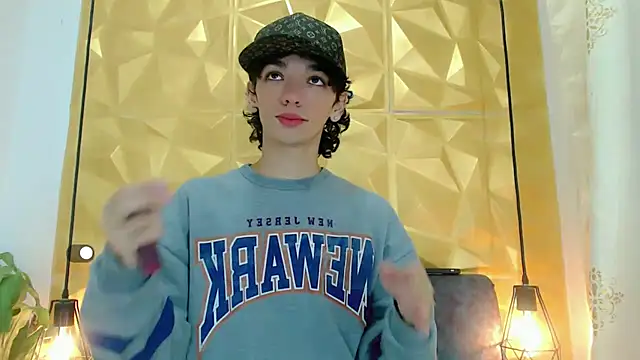 Snapshot of SexyJuliii21 chatting on March 7, 2025, 9:51 am SexyJuliii21 online show from March 7, 2025, 9:51 am