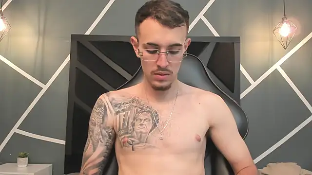 CodyWalkerR online show from October 4, 2025, 5:14 pm