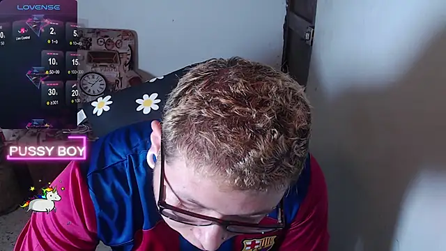 Snapshot of princeFtm chatting on February 27, 2025, 4:21 pm princeFtm online show from February 27, 2025, 4:21 pm