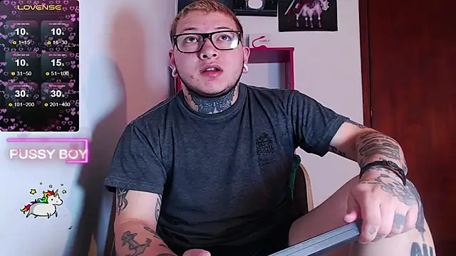 Snapshot of princeFtm chatting on February 7, 2025, 3:19 pm princeFtm online show from February 7, 2025, 3:19 pm