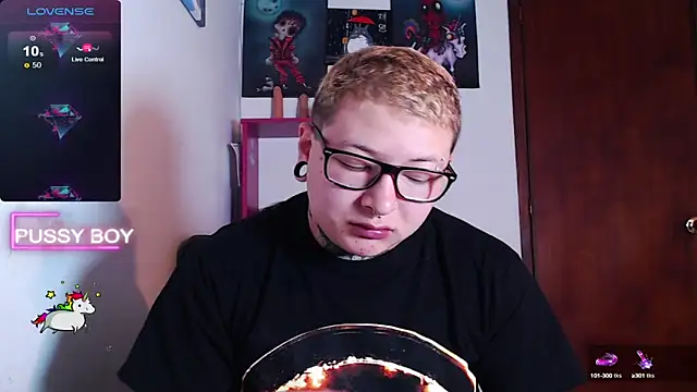 Snapshot of princeFtm chatting on February 16, 2025, 6:10 pm princeFtm online show from February 16, 2025, 6:10 pm