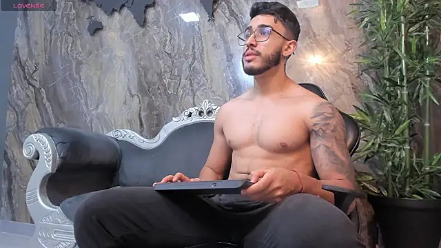 Snapshot of Liam_Kleiin chatting on February 27, 2025, 11:39 am Liam Kleiin online show from February 27, 2025, 11:39 am