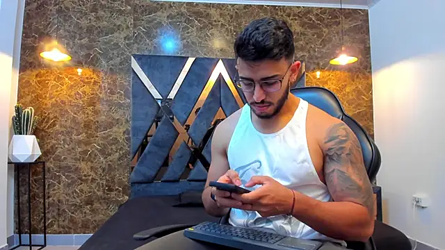 Snapshot of Liam_Kleiin chatting on September 17, 2025, 11:23 am Liam Kleiin online show from September 17, 2025, 11:23 am