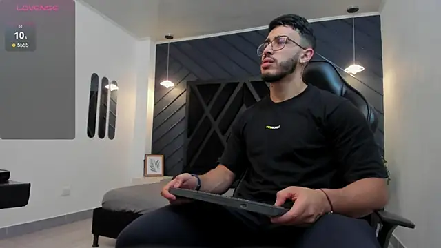 Liam Kleiin online show from October 27, 2025, 11:44 am