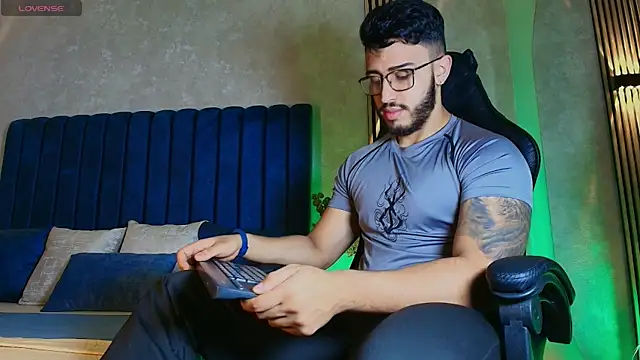 Snapshot of Liam_Kleiin chatting on July 8, 2026, 11:22 am Liam Kleiin online show from July 8, 2026, 11:22 am