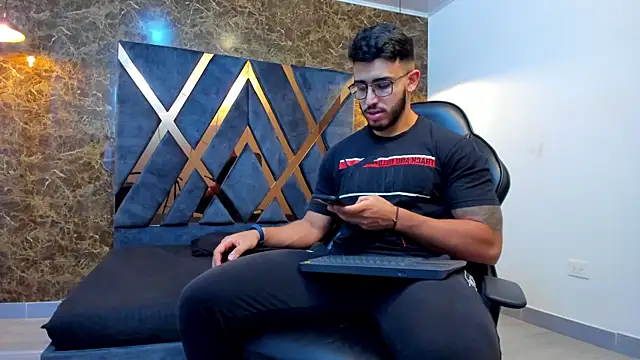 Snapshot of Liam_Kleiin chatting on September 25, 2025, 11:27 am Liam Kleiin online show from September 25, 2025, 11:27 am