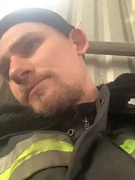 Snapshot of Boysex227 chatting on January 4, 2025, 10:16 am Boysex227 online show from January 4, 2025, 10:16 am