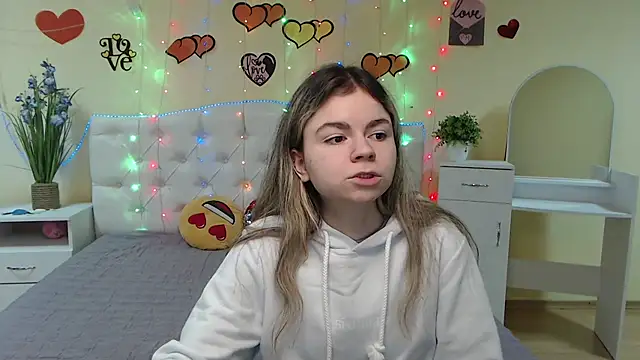 Snapshot of TinaRedly chatting on March 3, 2025, 6:24 pm TinaRedly online show from March 3, 2025, 6:24 pm