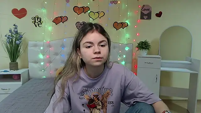 Snapshot of TinaRedly chatting on March 3, 2025, 9:26 pm TinaRedly online show from March 3, 2025, 9:26 pm