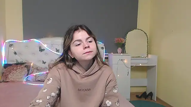 TinaRedly online show from April 26, 2026, 6:22 am