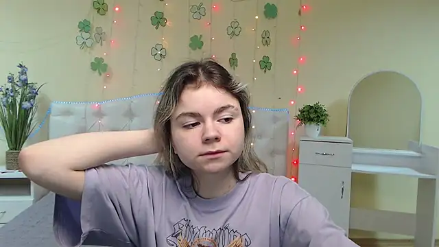 Snapshot of TinaRedly chatting on March 15, 2025, 4:46 am TinaRedly online show from March 15, 2025, 4:46 am