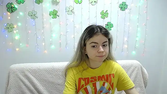 Snapshot of TinaRedly chatting on March 22, 2025, 12:39 am TinaRedly online show from March 22, 2025, 12:39 am